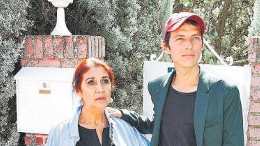 Camilo Blanes y su madre, Lourdes Ornelas, el año pasado.