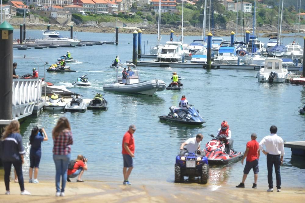 Los pilotos tardan cerca de 20 minutos en cruzar las rías de Vigo y Pontevedra pasando por la Costa da Vela