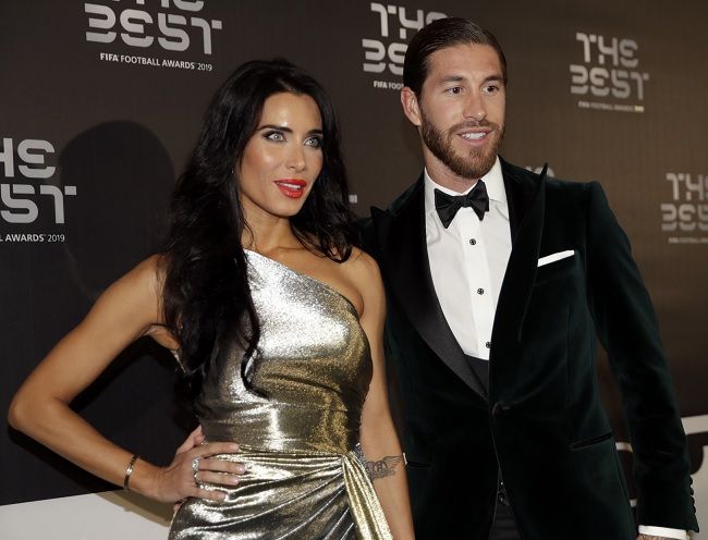 Pilar Rubio en los Premios The Best 2019 con vestido asimétrico de Pronovias