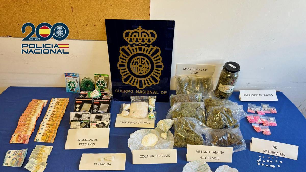 Imagen de las sustancias requisadas por los agentes.