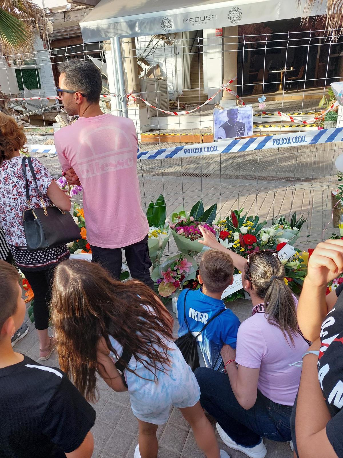 Homenaje a los fallecidos en la Playa de Palma
