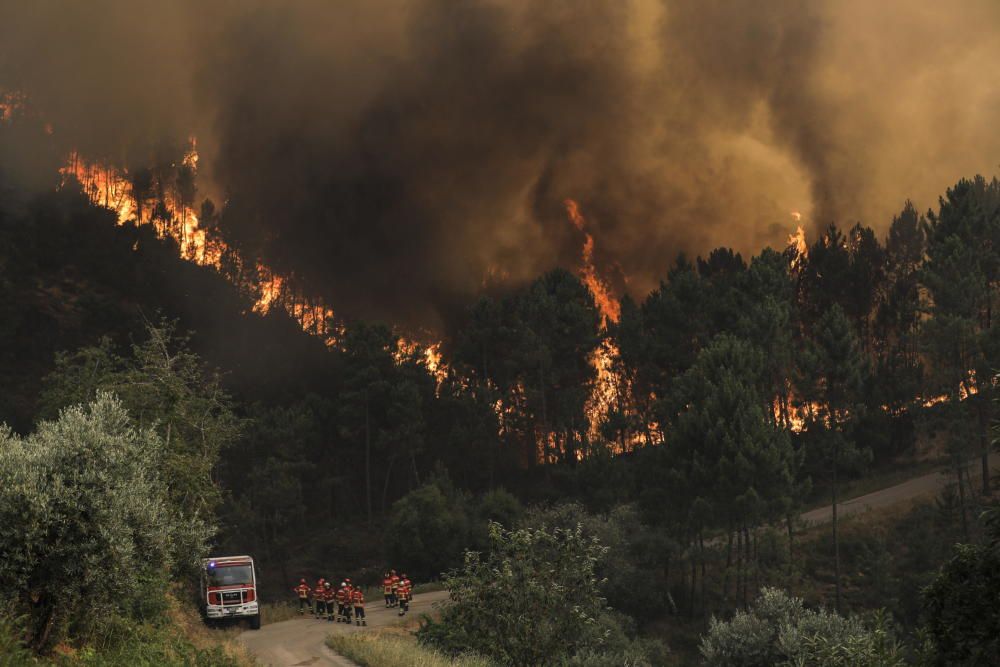 Portugal respira tras controlar el incendio de Oleiros, pero sigue en alerta