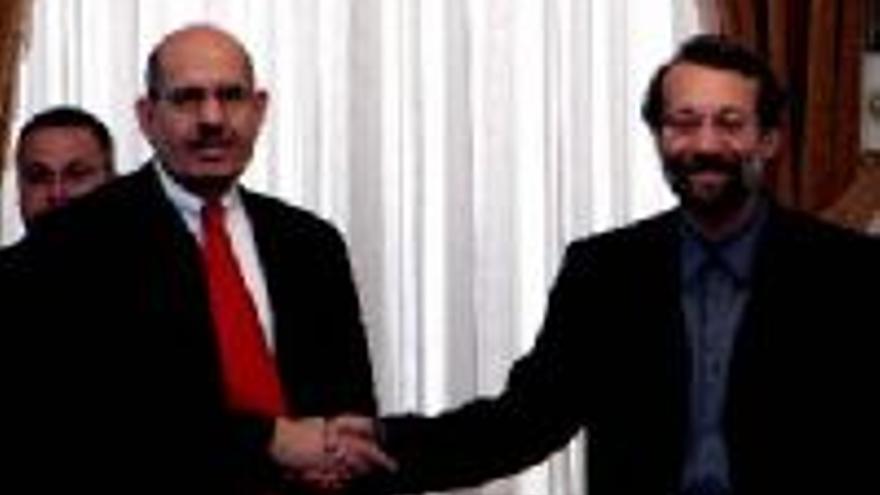 Irán se resiste ante Baradei a suspender el programa nuclear