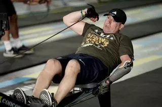 Momentos de la participación de veteranos ucranianos de guerra mutilados en el circuito de atletismo de fuerza Arnold Classic