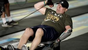 Momentos de la participación de veteranos ucranianos de guerra mutilados en el circuito de atletismo de fuerza Arnold Classic