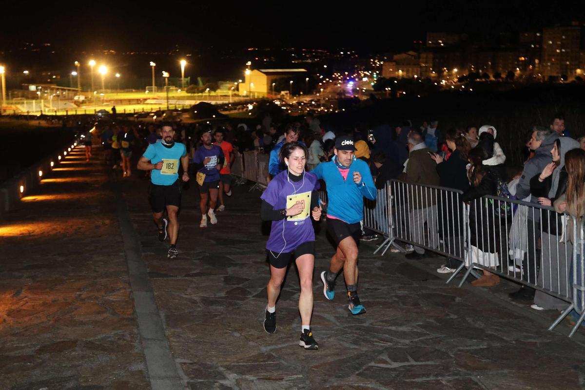 Participantes de la carrera de la Torre de Hércules en 2025.