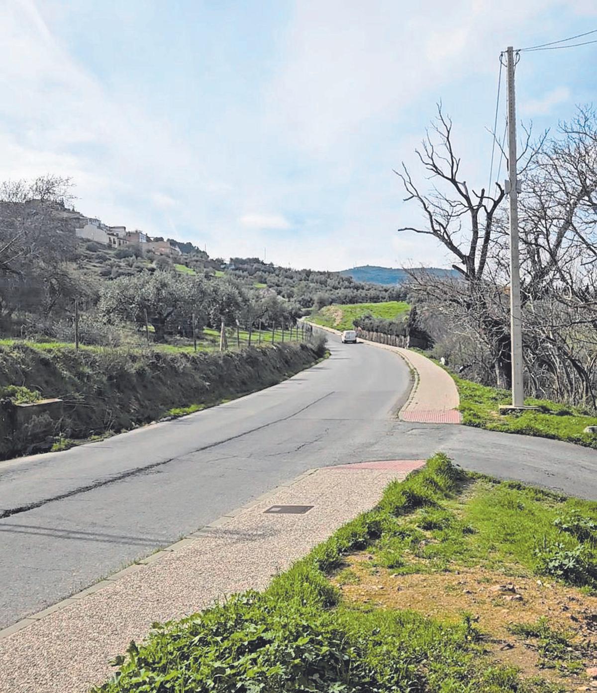 Vía que conecta el Polígono con la ciudad que precisa de mejoras en su iluminación.