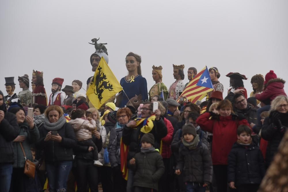 Lledoners s'omple de gegants i gegantons en una trobada inèdita