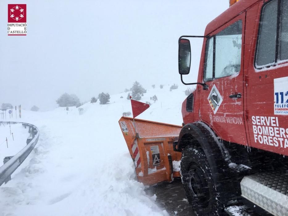 Nieve en los accesos a la Tinença de Benifassà