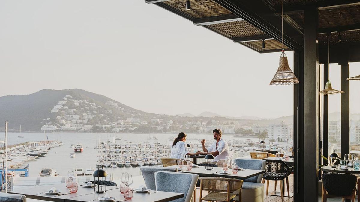 El restaurante Maymanta está ubicado en el hotel Aguas de Ibiza.