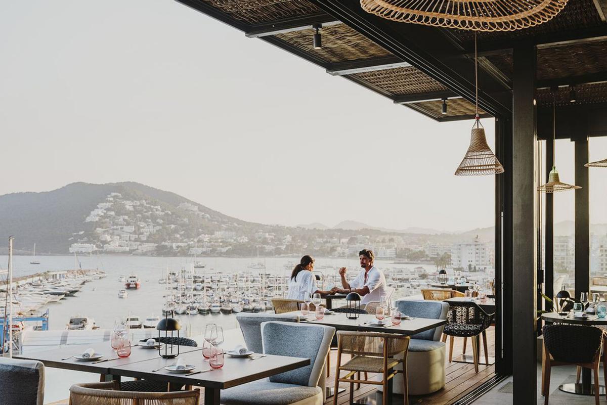 El restaurante Maymanta está ubicado en el hotel Aguas de Ibiza.