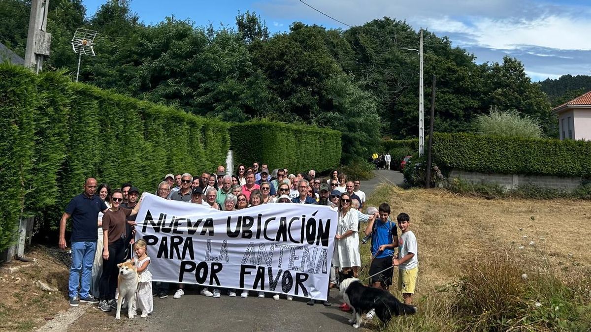 Vecinos de Rois piden otra ubicación para una antena de telefonía 5G.