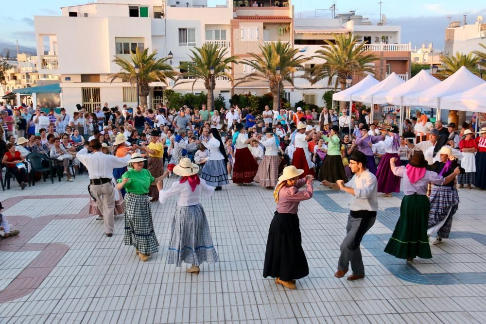 Bailes típicos y tradición la plaza de Las Marañuelas