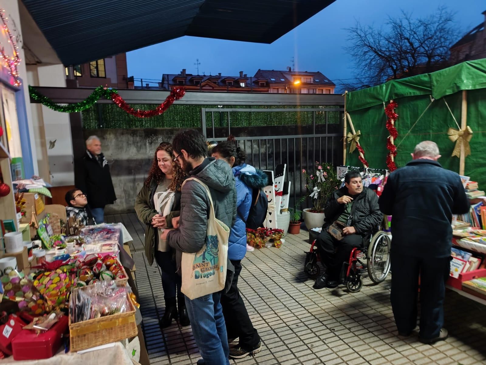 Música, talleres y un sinfín de productos: Raitana inaugura su mercadillo solidario