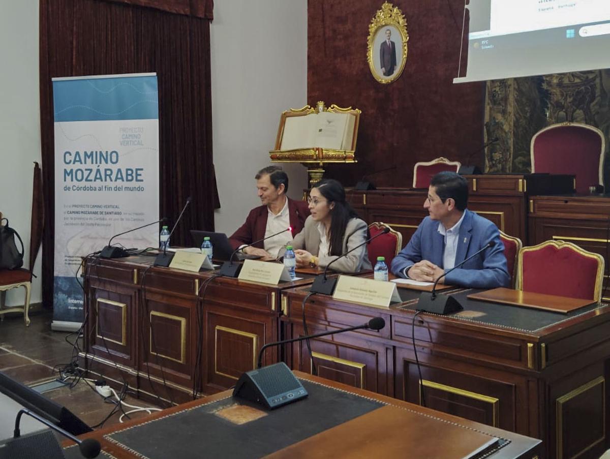 Ana Rosa Ruz  traslada los avances del proyecto europeo Camino Vertical a la Asociación Amigos del Camino Mozárabe.