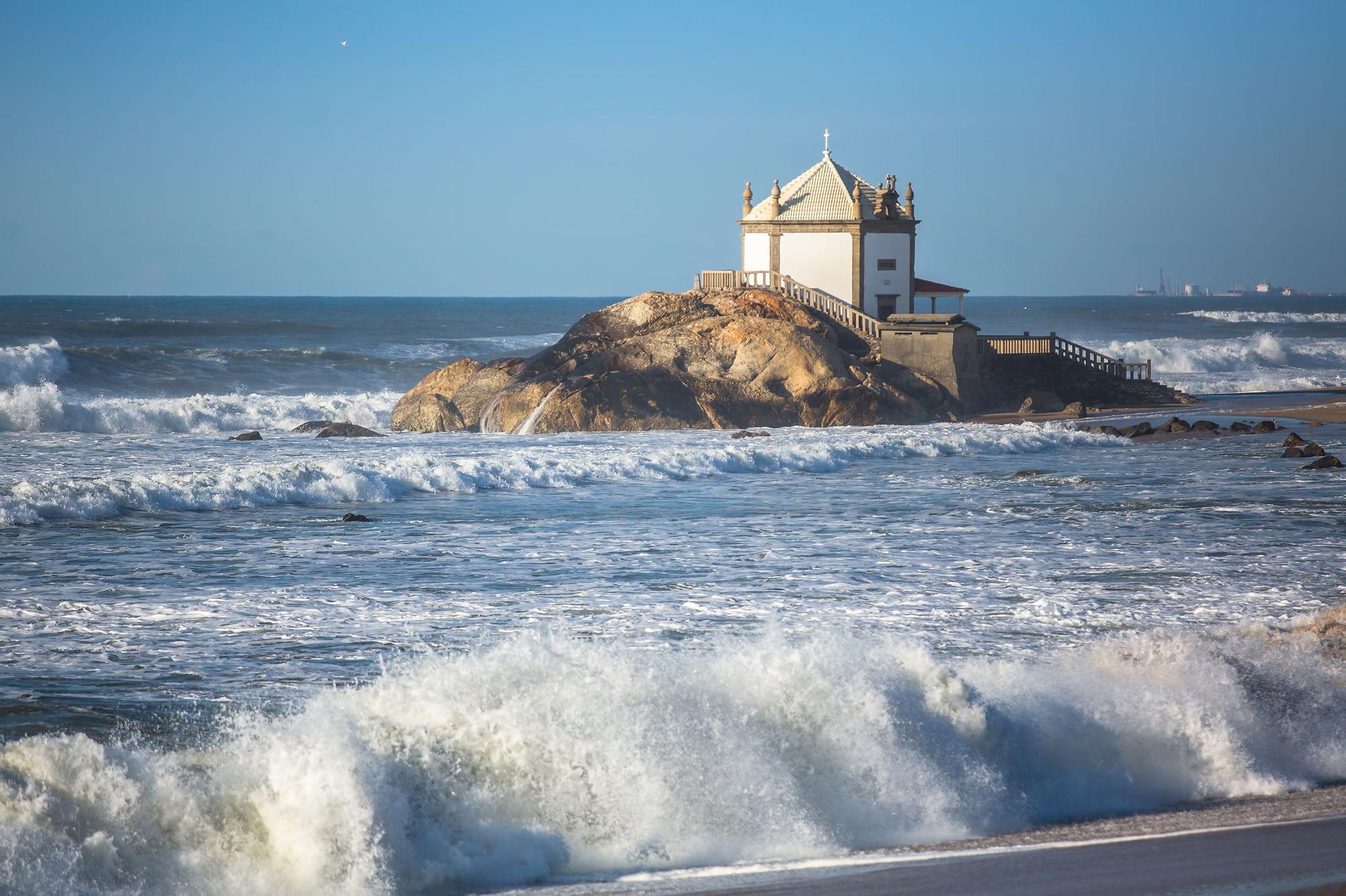 Senhor da Pedra: la capilla portuguesa que desafía al Atlántico