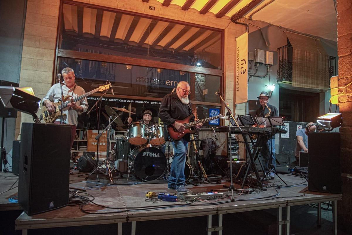 Desde su formación, han participado en la batalla de bandas del Festival de Cazorla, así como diversas actuaciones por España, Francia y Alemania.