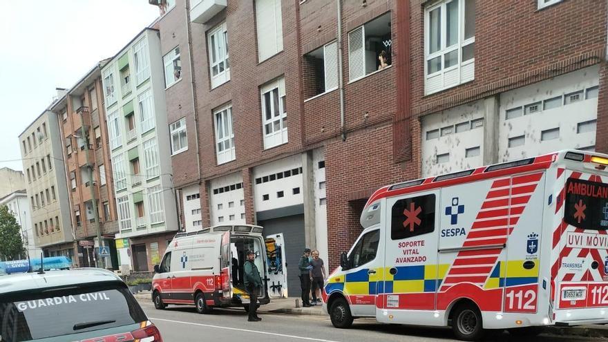La mujer apuñalada por su pareja en Asturias está siendo atendida en el hospital y su vida no corre peligro