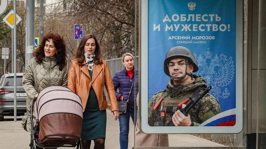 In Russland können sie dich auf der Straße anhalten, dich zwingen, einen Vertrag zu unterschreiben und dich an die Front schicken