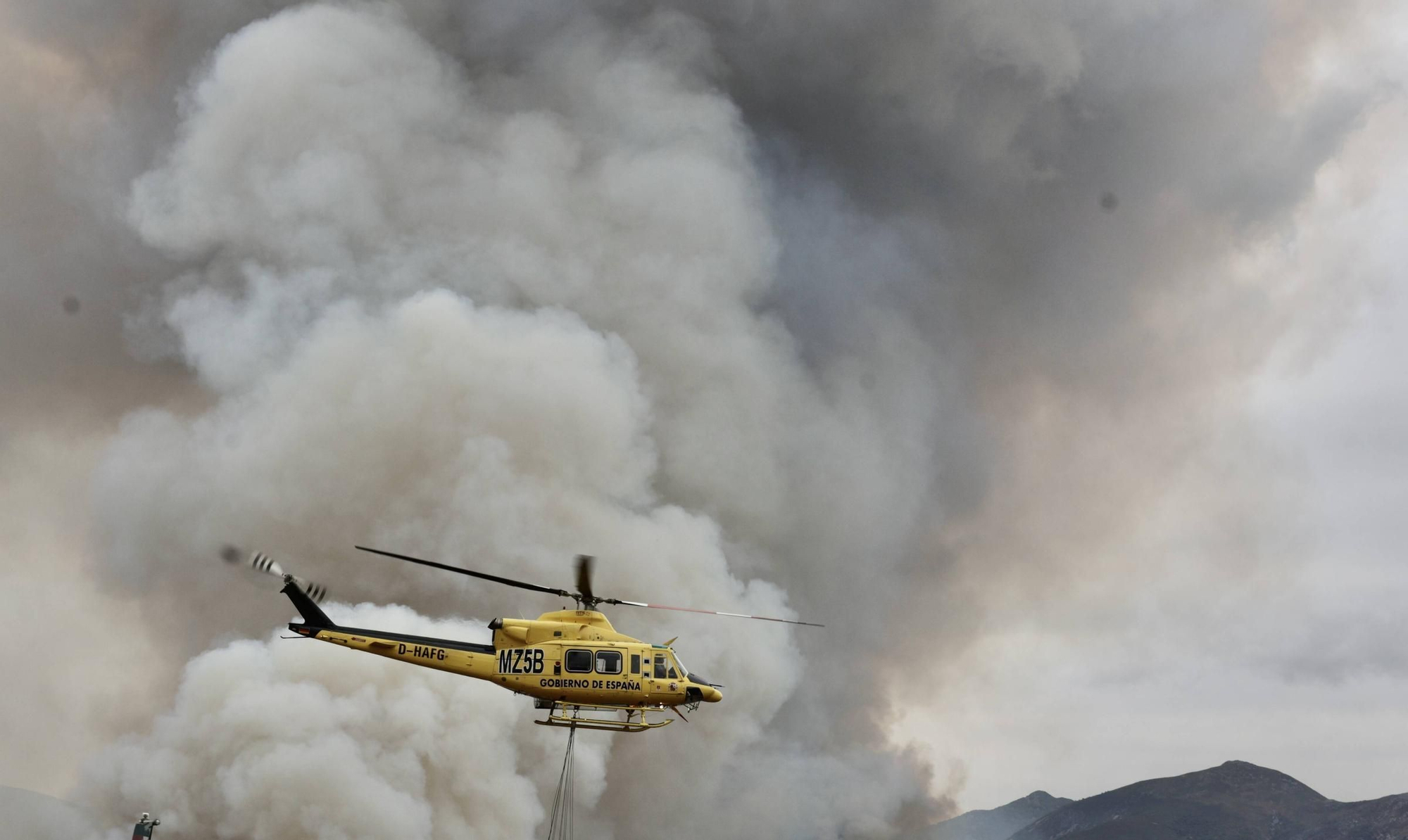 EN IMÁGENES: La evolución del incendio de Ibias