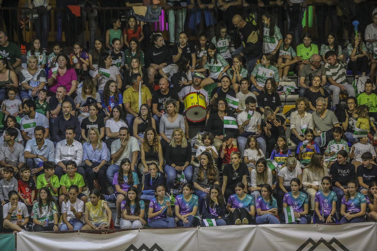 Aficionados del Atticgo Elche en el último partido en el Esperanza Lag