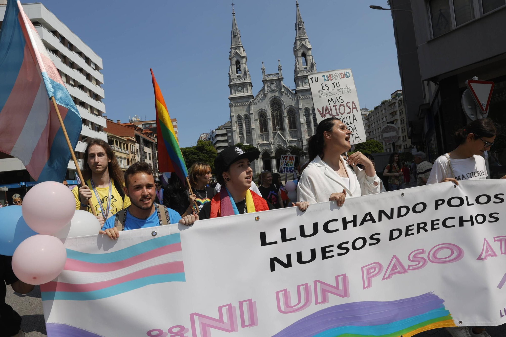 EN IMÁGENES: la Marcha del Orgullo LGTB por Avilés
