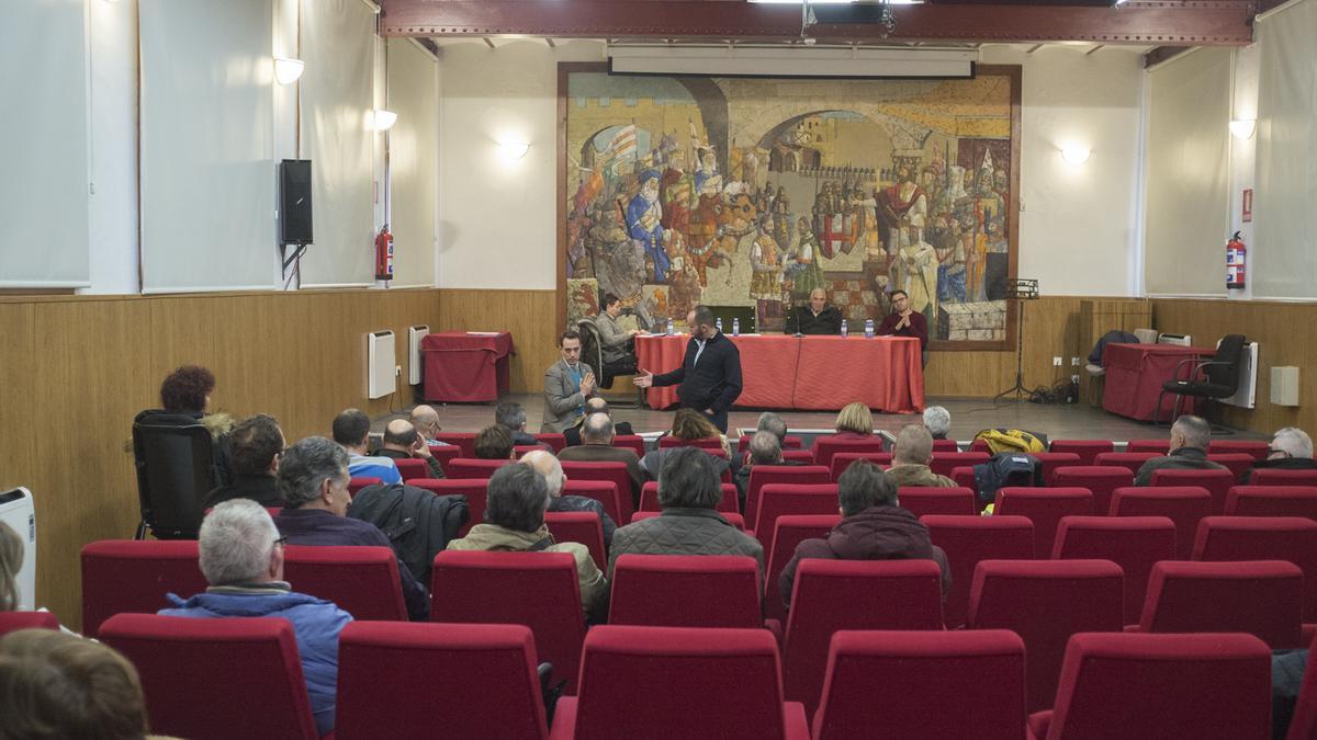 Imagen de una asamblea de la Mancomunidad en 2019 con el desaparecido exalcalde de bEnaventey vicepresidente Luciano Huerga y el todavía presidente y alcalde de Fresno de la Vega, Pablo Moro.