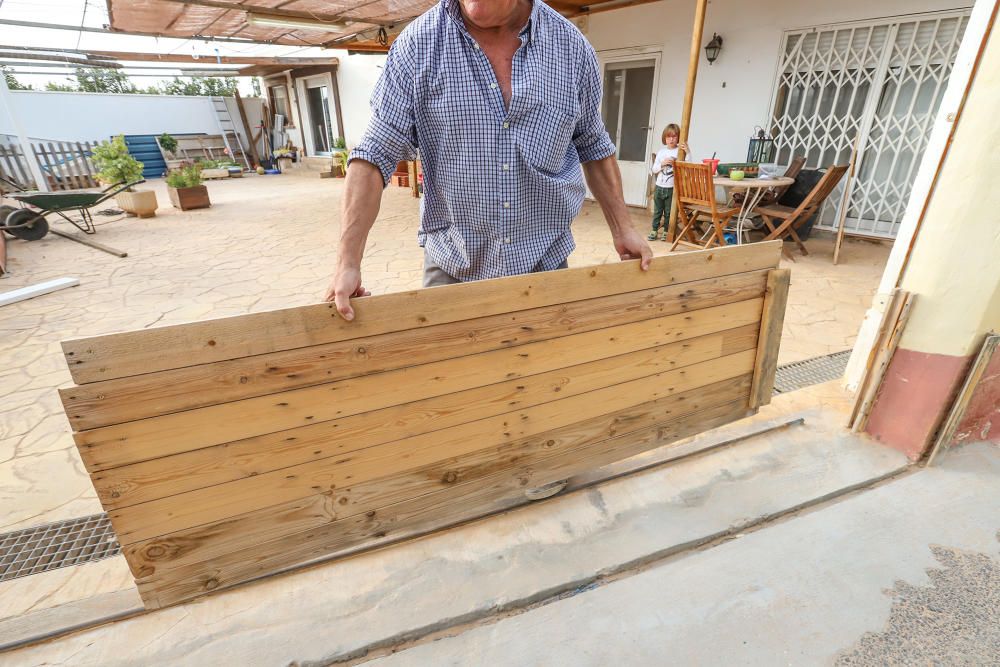 La obra realizada por la CHS en 2010 para evitar que el canal se inundara con caudales de las avenidas de las ramblas inunda tres barrio rurales de Pilar de la Horadada cuando hay lluvias torrenciales