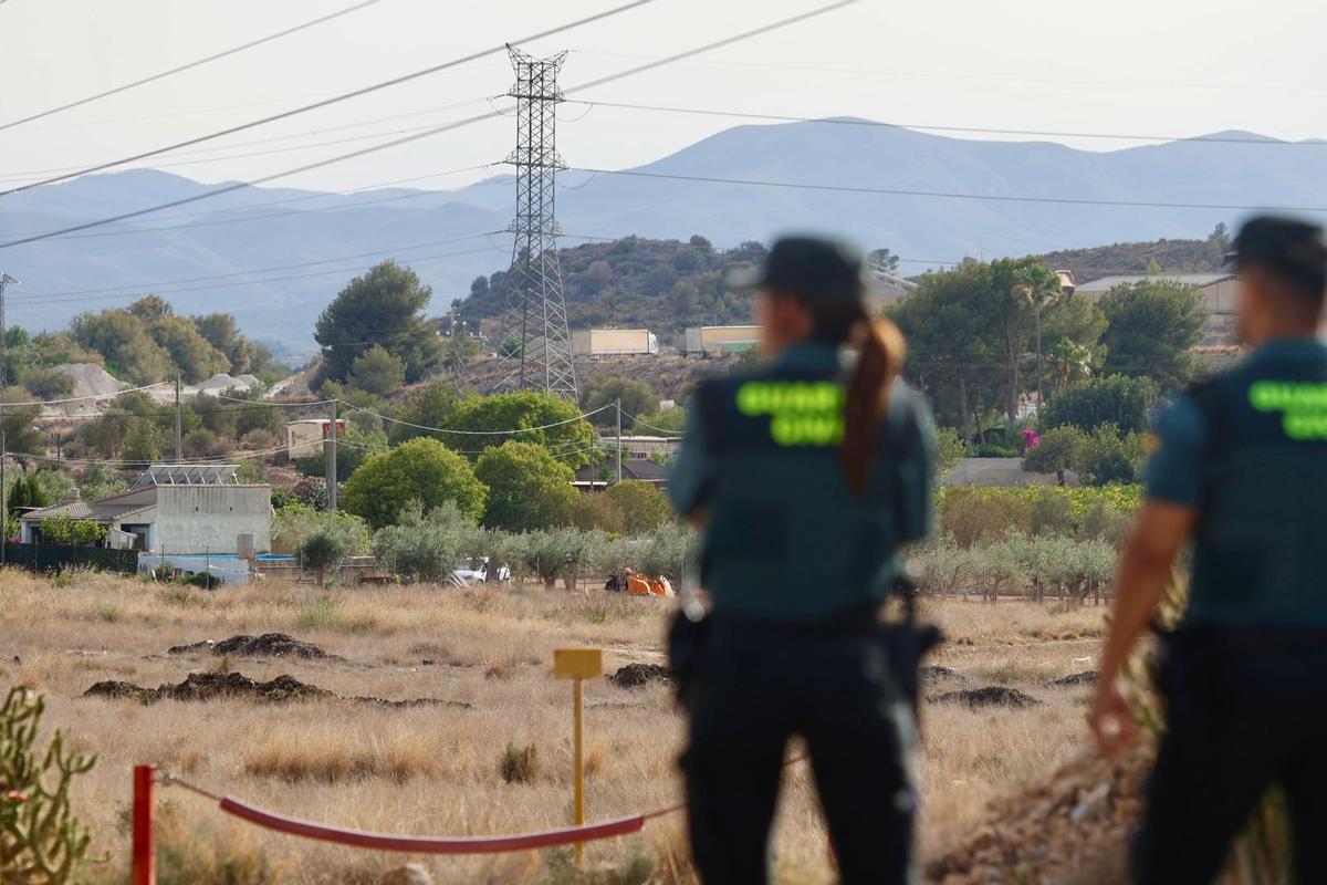 Un hombre se suicida tras matar a tiros a su mujer y a su hijastro en ...