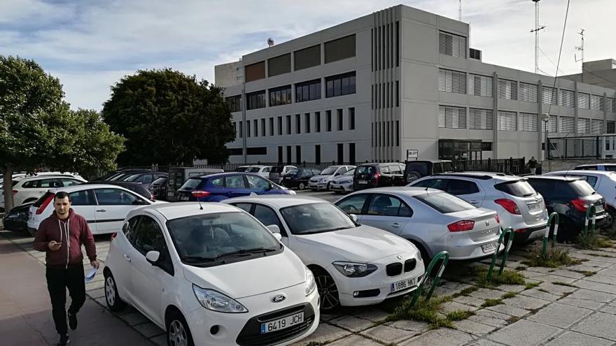 UGT denuncia la escasez de aparcamientos en el Polígono de Levante