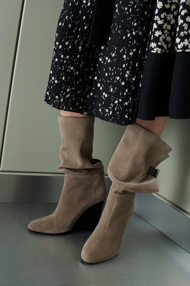 Detalle de las botas de ante de la nueva colección de Zara SRPLS