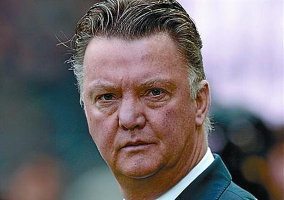 Enfrontament amb història 33 La presència de Cruyff va impedir que el 1972 i el 1973 el jove Van Gaal passés del filial, on era davanter, al primer equip de l’Ajax. Va acabar jugant a l’Sparta (foto). Anys després, Van Gaal lamentava que Cruyff sempre critiqués la seva feina com a tècnic del Barça. Enfrontament amb història 33 La presència de Cruyff va impedir que el 1972 i el 1973 el jove Van Gaal passés del filial, on era davanter, al primer equip de l’Ajax. Va acabar jugant a l’Sparta (foto). Anys després, Van Gaal lamentava que Cruyff sempre critiqués la seva feina com a tècnic del Barça.