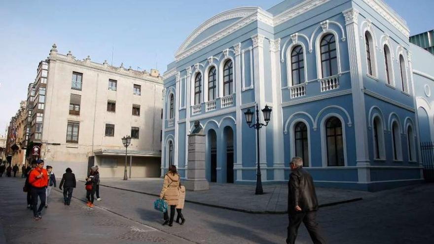 Aspecto actual de la fachada del teatro Ramos Carrión de la capital.