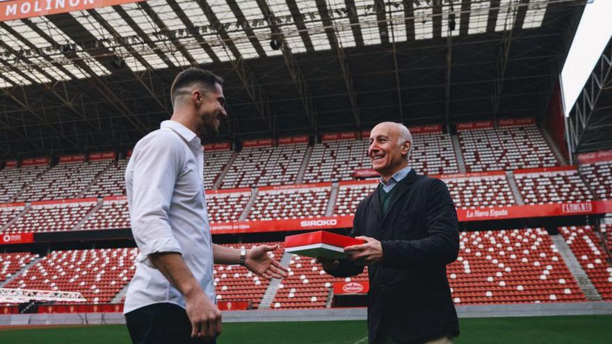 Yáñez y Ablanedo en el anuncio de la renovación. | RSG