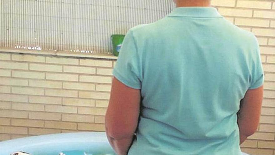 Una juez entrega a una niña de 5 años a su padre, denunciado por abusos