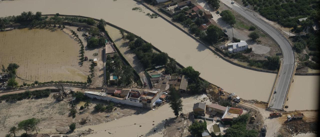 La CHS plantea ampliar el cauce del río en lugar de otro encauzamiento para reducir el riesgo de inundación