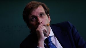 Almeida desafia al regidor de Saragossa que el va anomenar «carapolla»: «Aquests comentaris i polítics sobren»