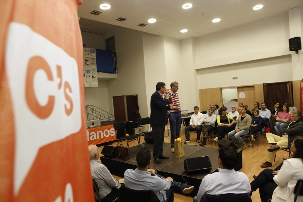 Ignacio Prendes y Francisco Sosa Wagner en el cierre de campaña de Ciudadanos en Asturias