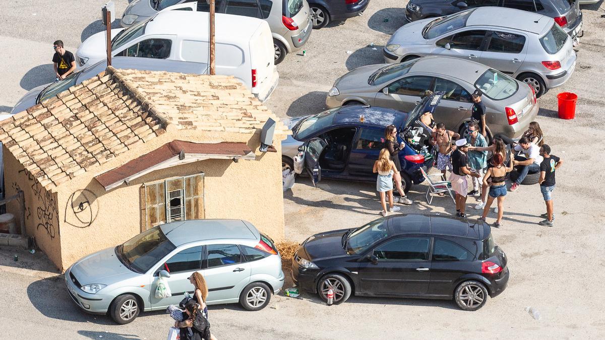 Gran despliegue policial por una fiesta ilegal con más de 1.000 personas en El Campello