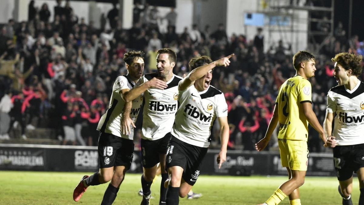 Joan Antoni Socias celebra el seu gol contra el Girona.