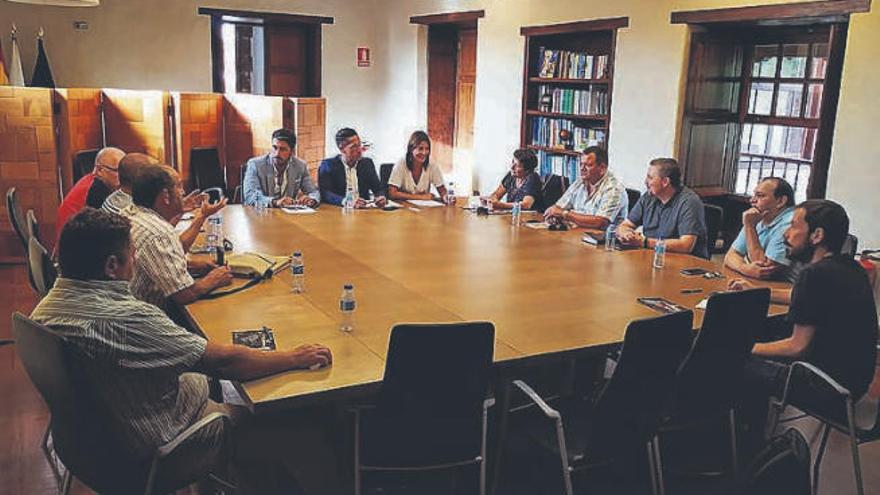 Una reunión entre la FAV Aguere y el Ayuntamiento.