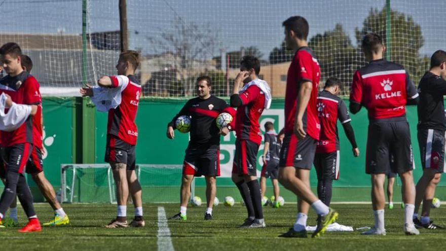 La plantilla del Elche vuelve al trabajo con los ánimos renovados