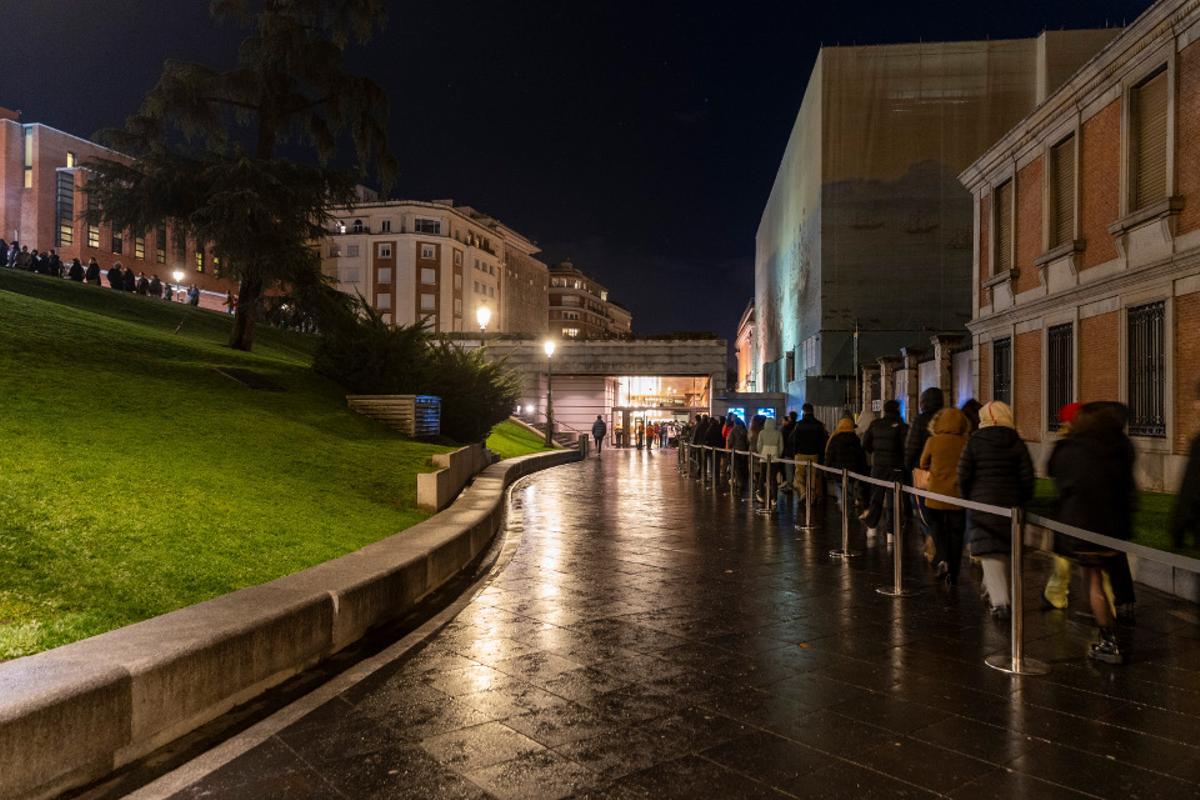 La iniciativa "El Prado de noche" comenzó en marzo de 2023, con una apertura gratuita habitual el primer sábado de cada mes de 20:30 a 23:30 horas