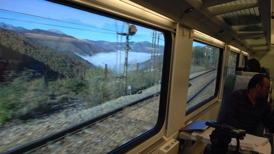 Adif confirma que reducirá 10 minutos el viaje en tren de Asturias a Madrid a lo largo de este año con mejoras en la vía