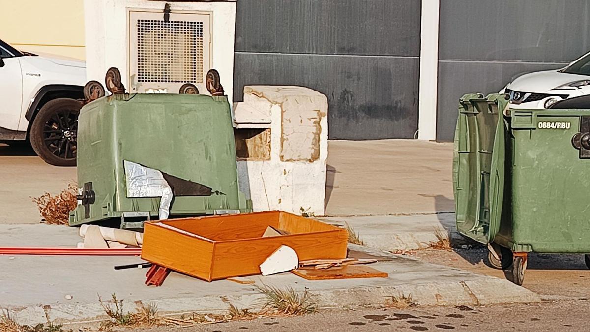 Empresarios del poligono la Plana de Almassora denuncian deficiencias y suciedad: las imágenes