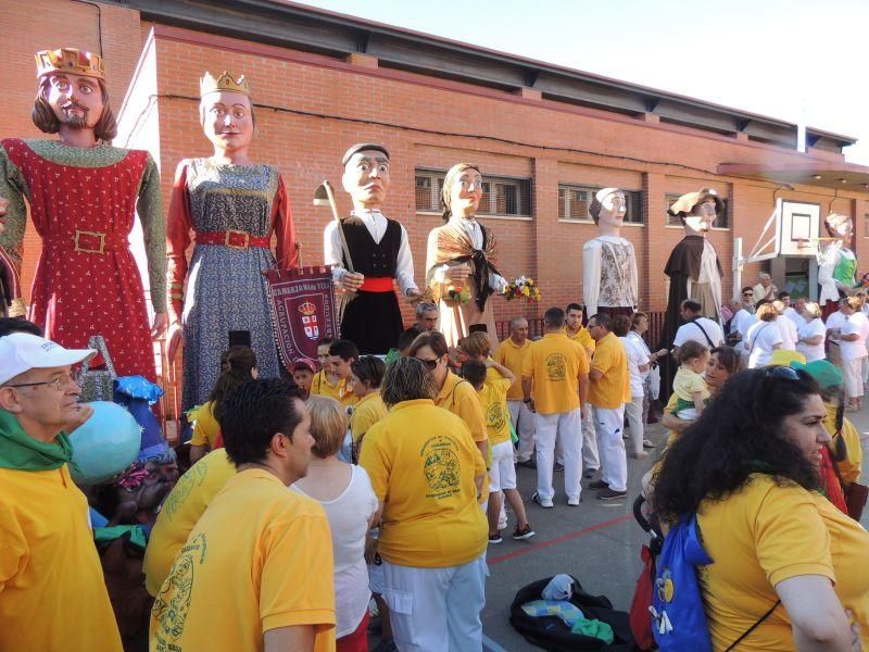 Gigantes y cabezudos en Camarzana de Tera