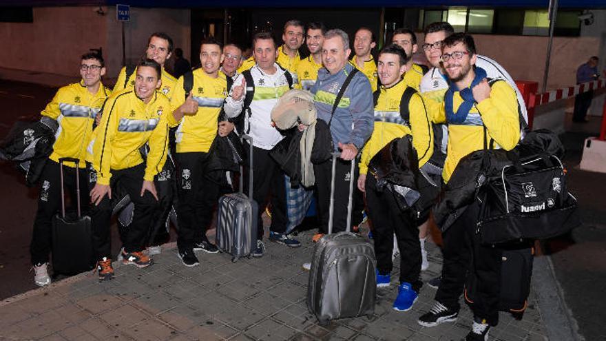 Llegada del plantel del Plásticos Romero Cartagena, anoche al AC Iberia.