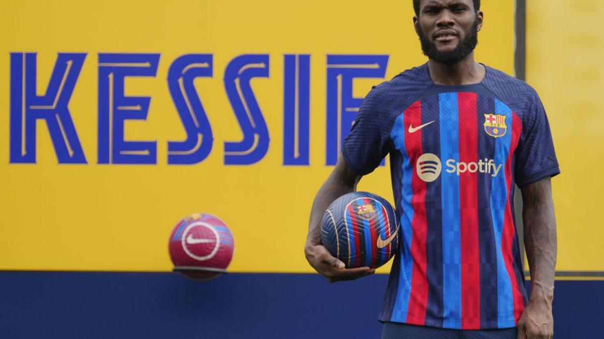 El Barça presenta el fitxatge de l’ivorià Frank Kessié. | EFE/ENRIC FONTCUBERTA