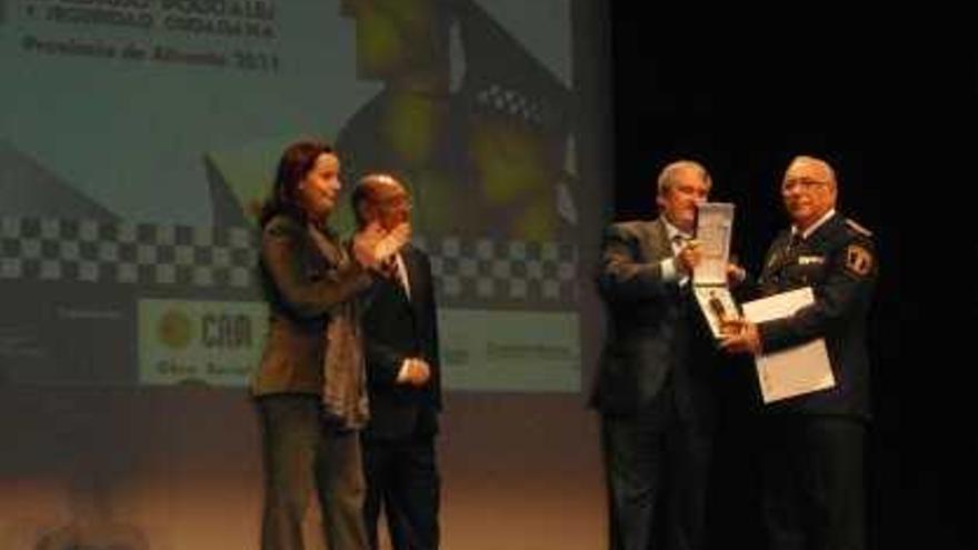 Manchado recibe el premio al Mejor Jefe de la Policía Local de la provincia