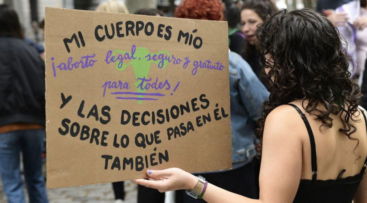 El Govern contraataca i vol protegir l’avortament en la Constitució